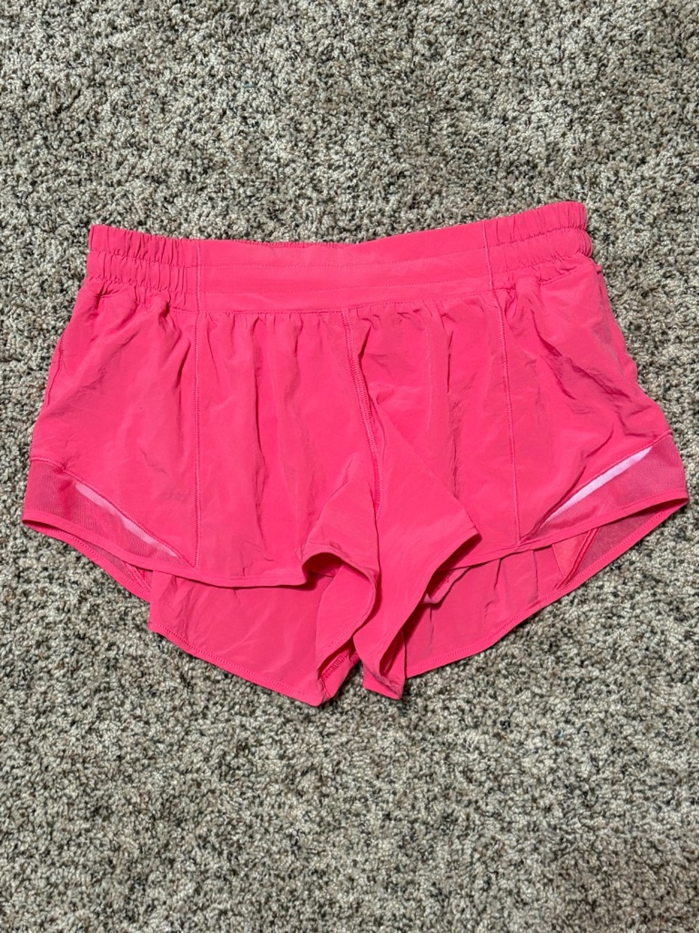 Lululemon Hottie Hot Shorts Lipgloss 💄 2.5” size 10